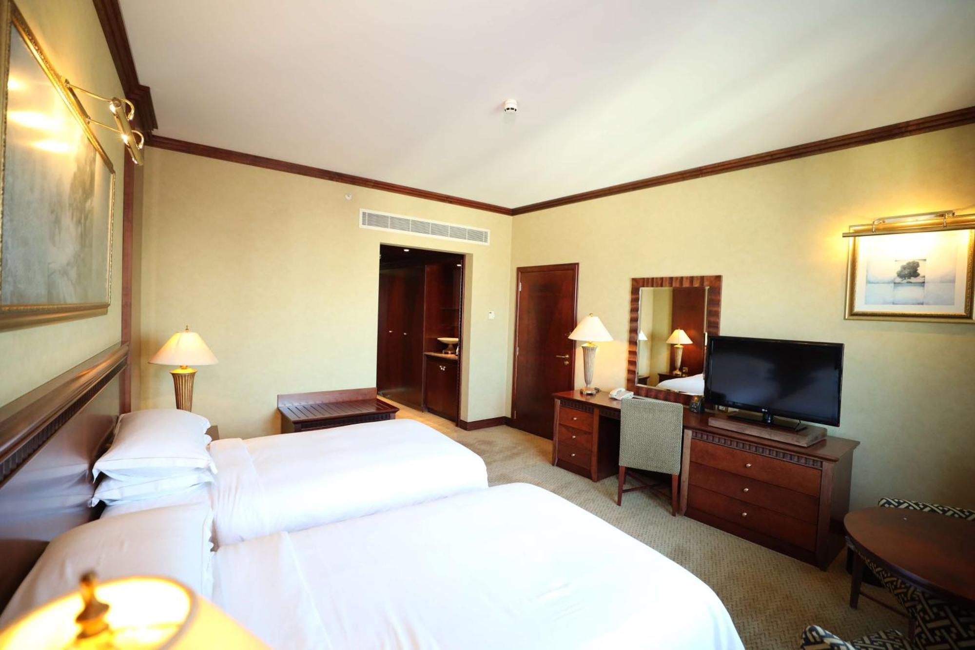 Habtoor Metropolitan Palace Hotel Beirut Exterior foto