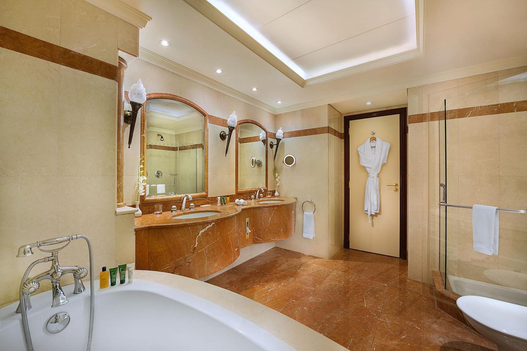 Habtoor Metropolitan Palace Hotel Beirut Exterior foto