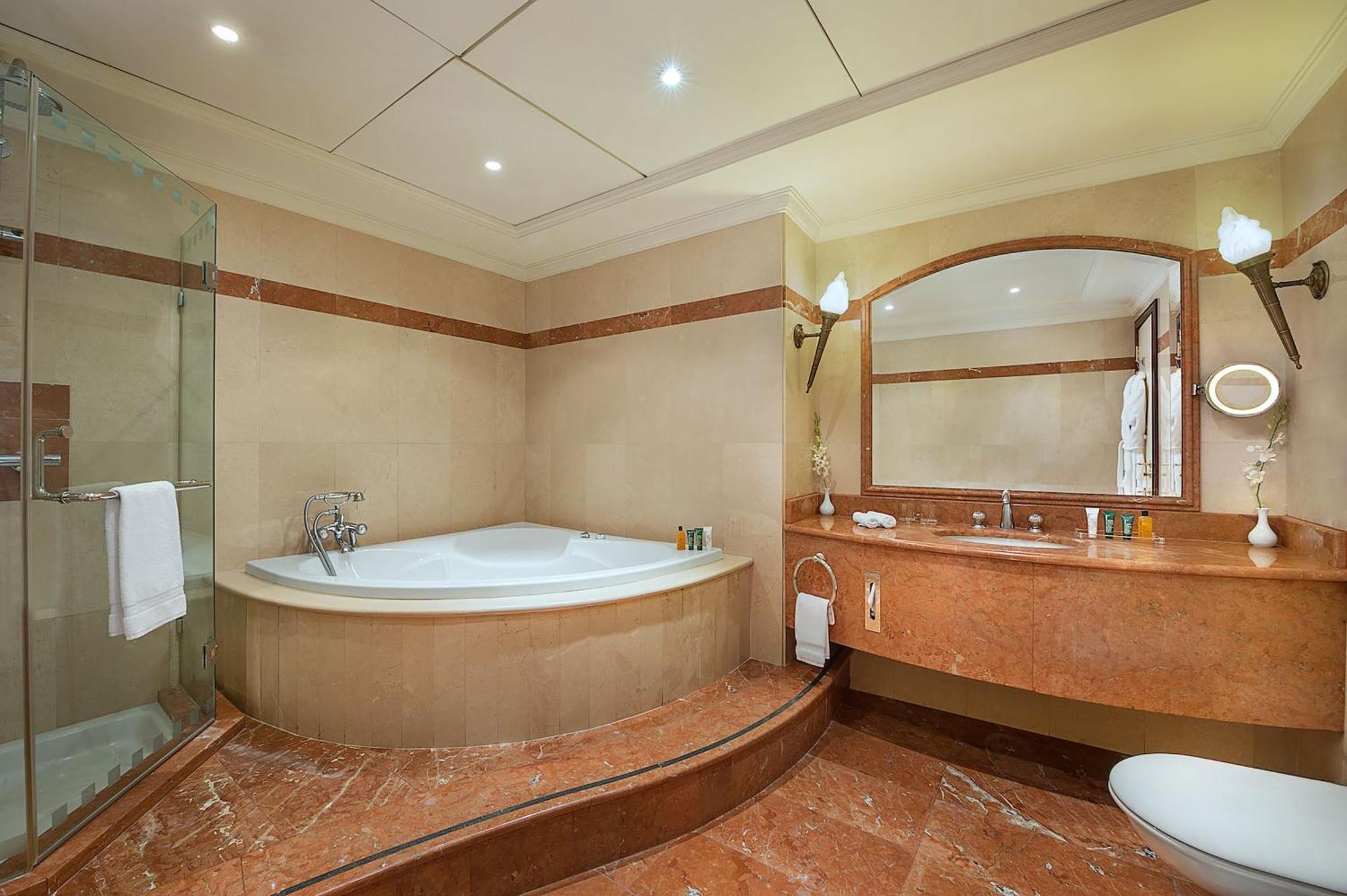 Habtoor Metropolitan Palace Hotel Beirut Exterior foto