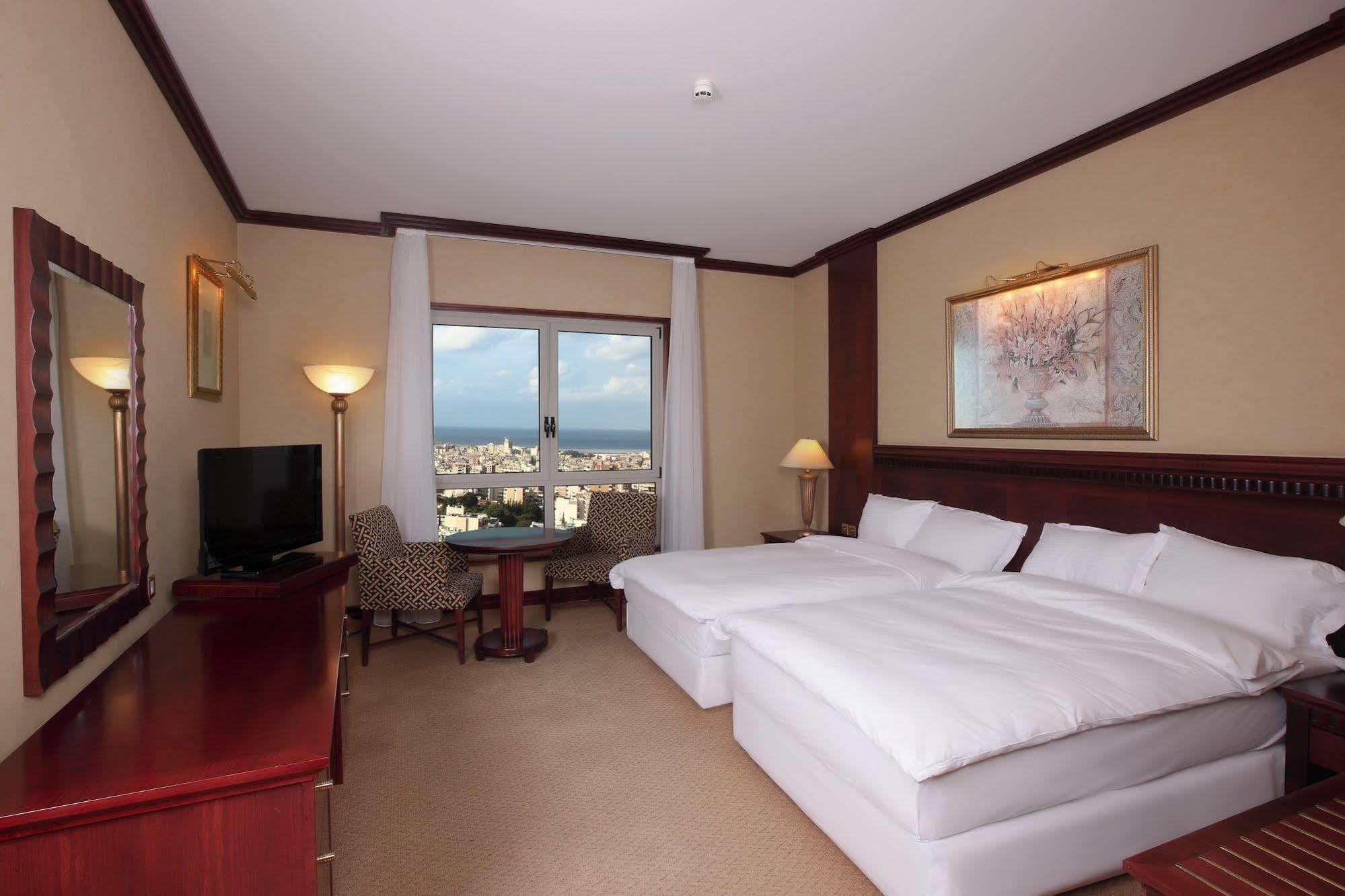 Habtoor Metropolitan Palace Hotel Beirut Exterior foto